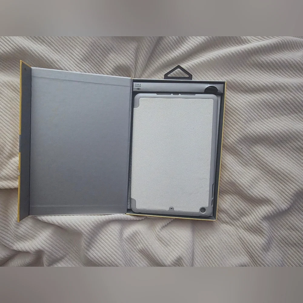 ZAGG Folio hinged keyboard folio for ipad mini. New In Box